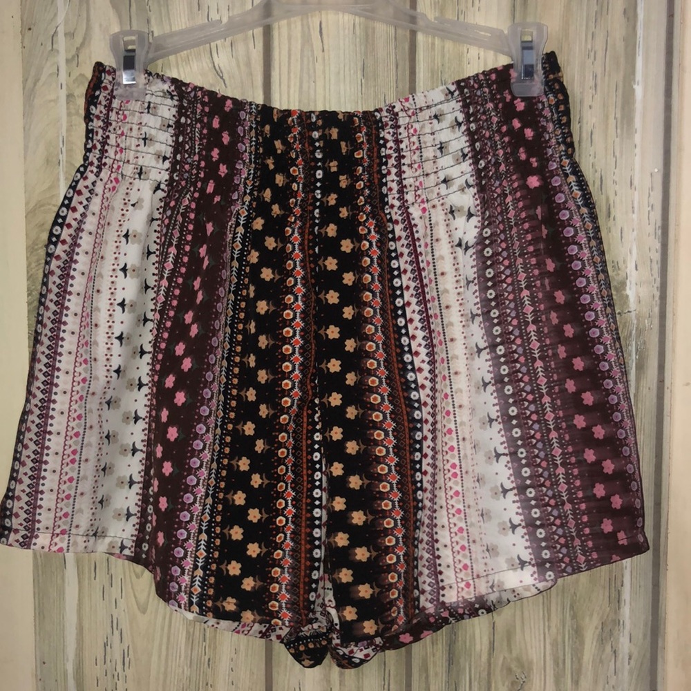 Elastic waisted Shorts no pockets size medium